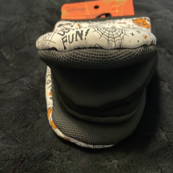 Mickey Mouse pumpkin mini oven mitts. - Picture 2 of 4